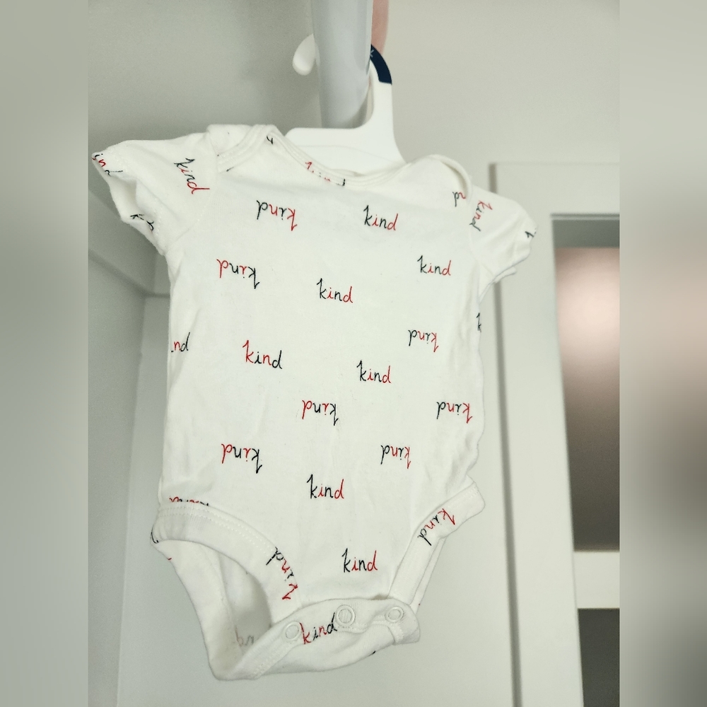 Carter's onesie with matching pants, size newborn